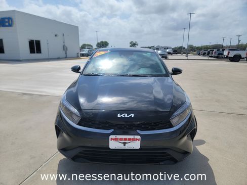 Used 2023 Kia Forte LXS w/ LXS Technology Package image 2