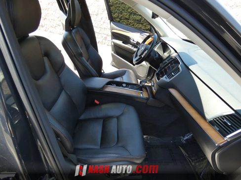 Used 2022 Volvo XC90 T5 Momentum w/ Climate Package AWD/4WD image 27