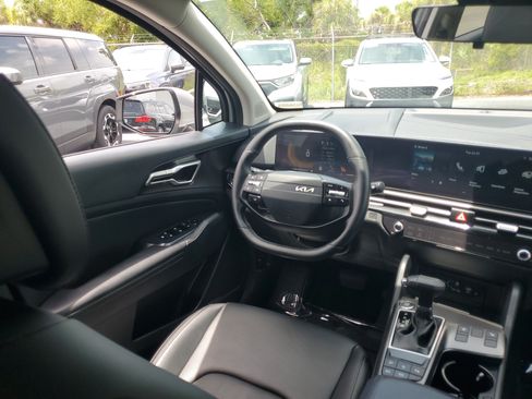 Used 2026 Kia Sportage EX FWD image 18