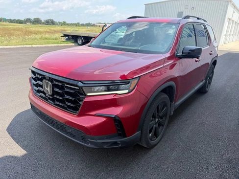 Used 2025 Honda Pilot Black Edition image 3