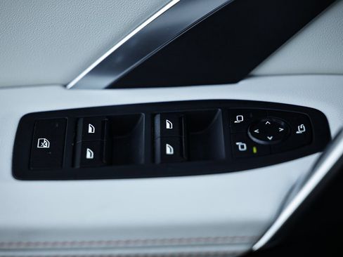 Certified 2025 BMW X2 xDrive28i w/ Technology Package image 18