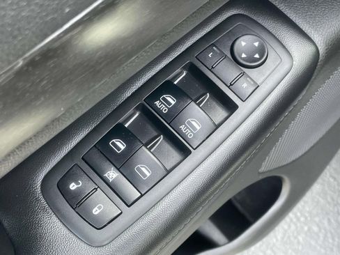 Used 2017 Jeep Grand Cherokee Altitude RWD image 15