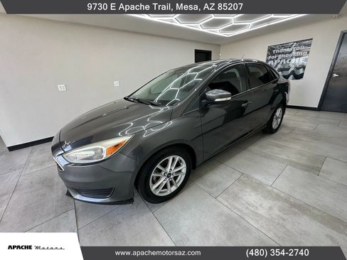 Used 2016 Ford Focus SE image 2