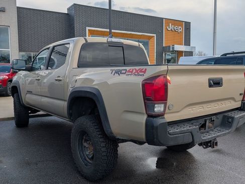 Used 2019 Toyota Tacoma TRD Off-Road image 3