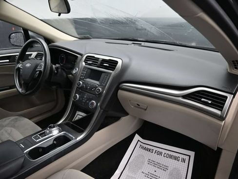 Used 2018 Ford Fusion SE FWD image 8