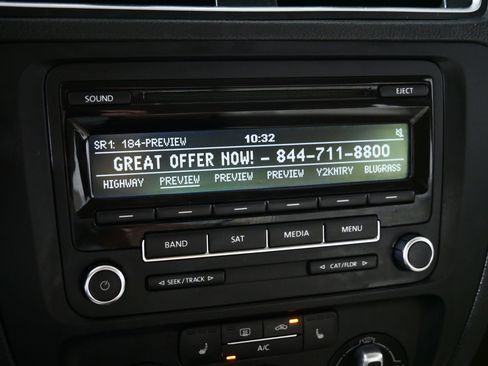 Used 2014 Volkswagen Jetta SE FWD image 22