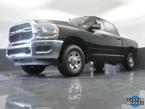 Used 2024 RAM 2500 Tradesman w/ Chrome Appearance Group AWD/4WD image 31