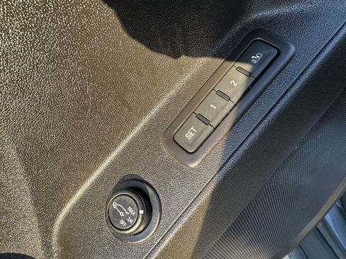 Used 2019 Chevrolet Equinox Premier image 17