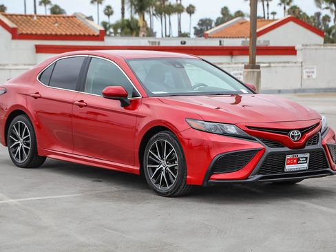 Used 2021 Toyota Camry SE FWD image 4
