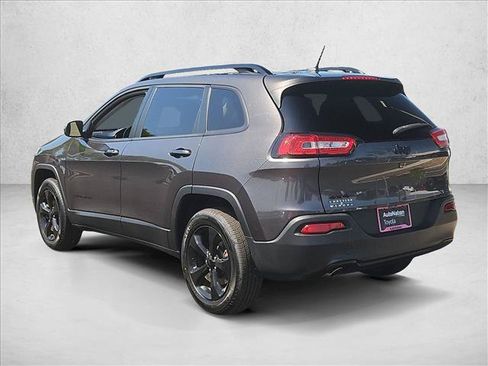 Used 2018 Jeep Cherokee Latitude w/ Altitude Package AWD/4WD image 8