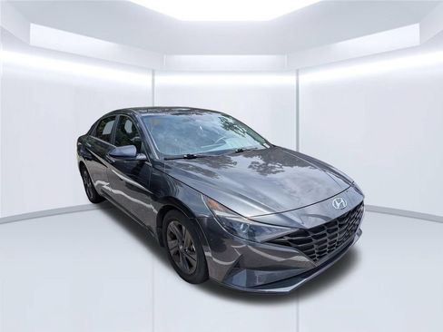 Used 2022 Hyundai Elantra SEL FWD image 3