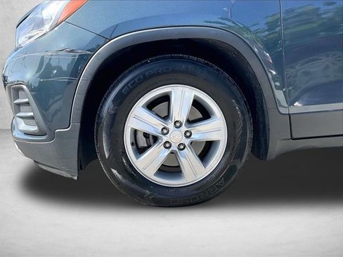 Used 2021 Chevrolet Trax LT w/ Driver Confidence Package FWD image 10