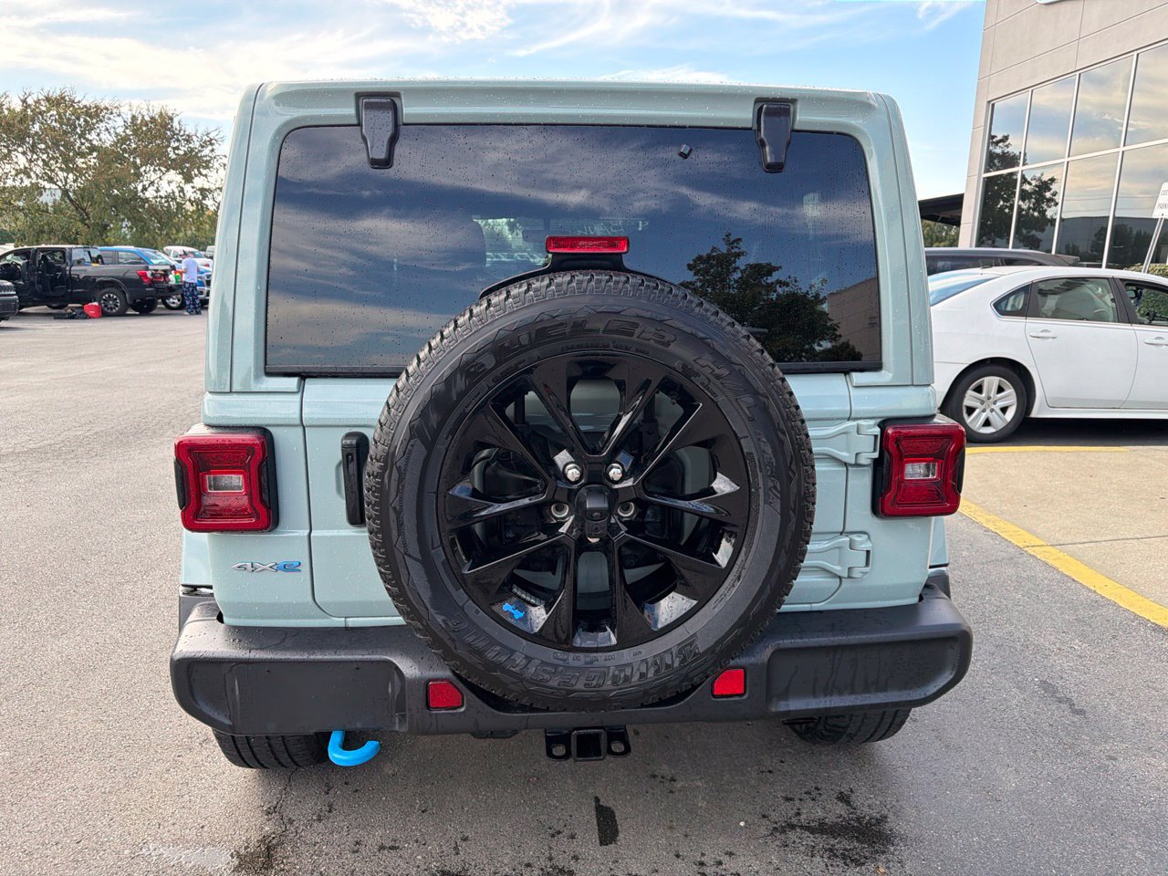Used 2023 Jeep Wrangler Unlimited Sahara w/ Cold Weather Group AWD/4WD image 9