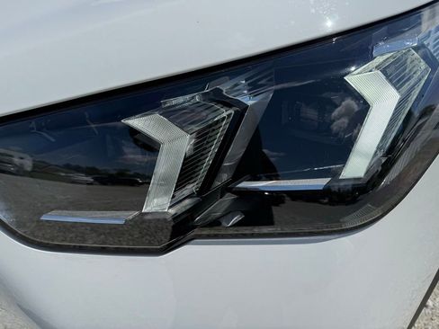 Used 2025 BMW X2 xDrive28i AWD/4WD image 9