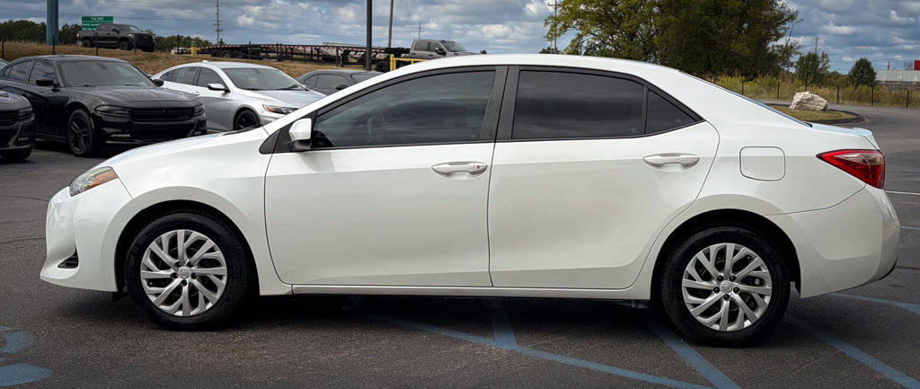 Used 2019 Toyota Corolla LE FWD image 18