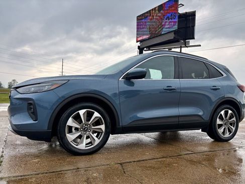 Certified 2025 Ford Escape Platinum w/ Premium Technology Package FWD image 2
