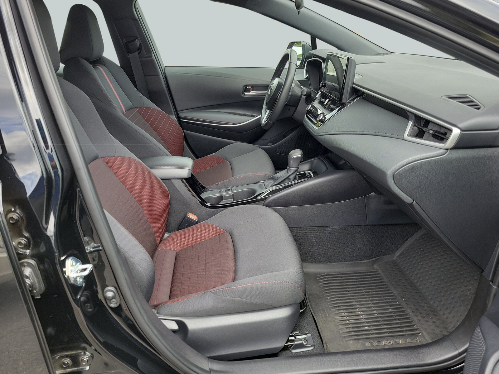Used 2025 Toyota Corolla SE FWD image 36