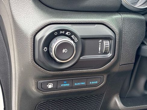 Used 2023 Jeep Wrangler Unlimited Sahara w/ Cold Weather Group AWD/4WD image 25