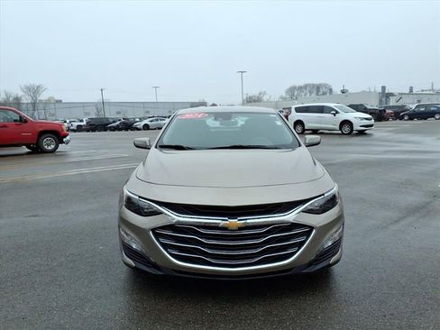 Used 2024 Chevrolet Malibu LT image 2