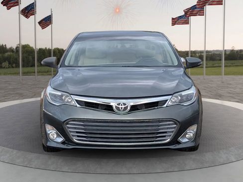 Used 2014 Toyota Avalon XLE image 2