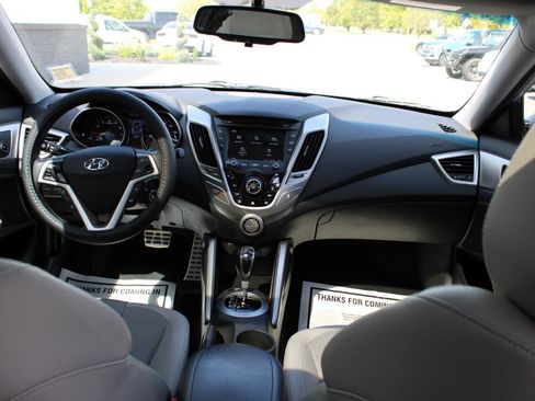 Used 2012 Hyundai Veloster w/ Style Pkg image 18