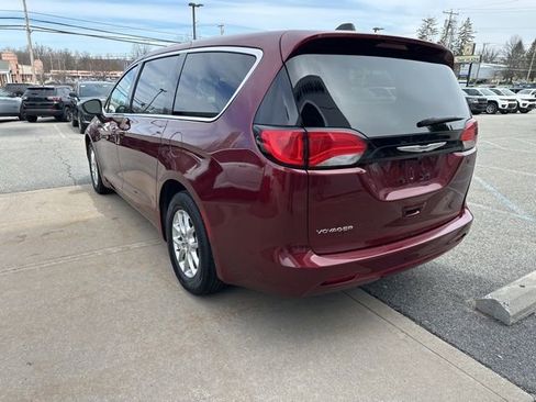 Certified 2023 Chrysler Voyager LX FWD image 5