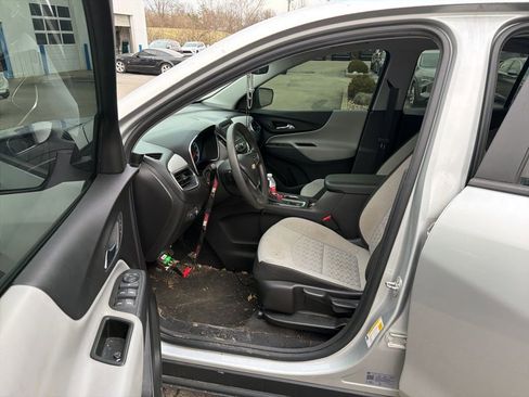 Used 2022 Chevrolet Equinox LS image 6