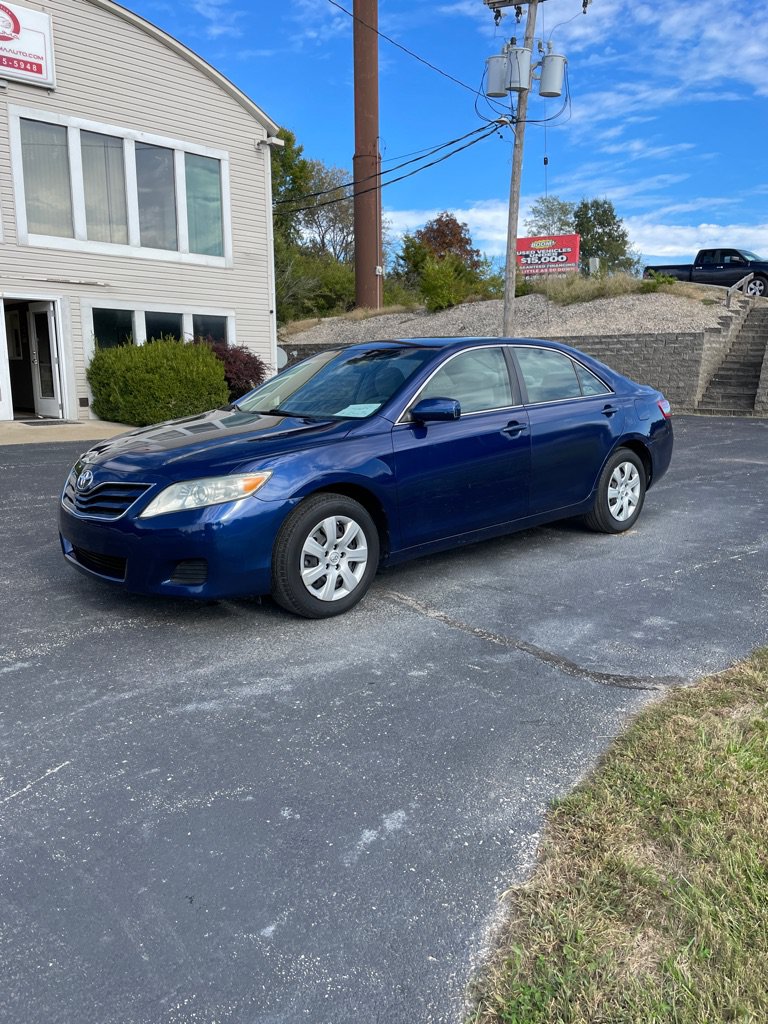 Used 2011 Toyota Camry LE FWD image 1
