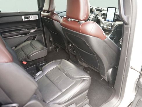 Used 2020 Ford Explorer Platinum w/ Premium Technology Package AWD/4WD image 17