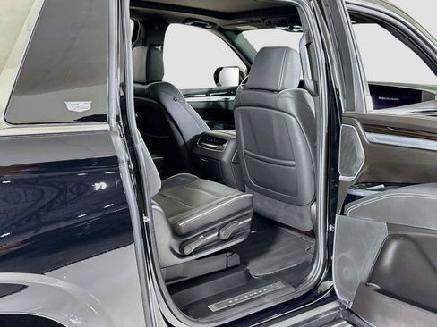 Used 2025 Cadillac Escalade ESV Premium Luxury AWD/4WD image 31