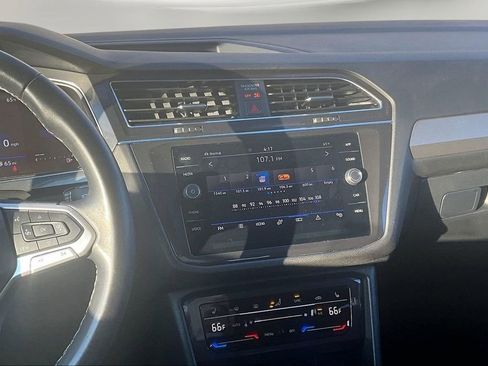 Used 2022 Volkswagen Tiguan SE image 10