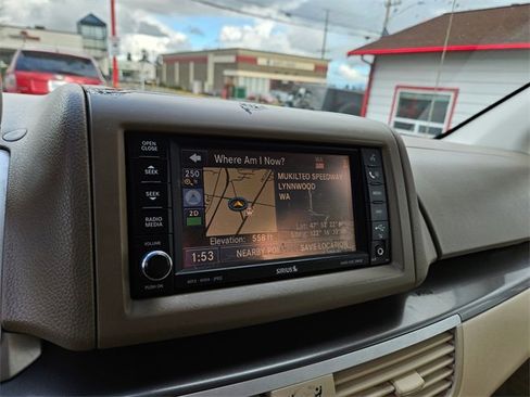 Used 2010 Volkswagen Routan SE image 21