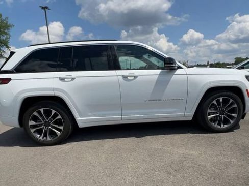 Used 2025 Jeep Grand Cherokee Overland w/ Adv Protech Group III AWD/4WD image 9