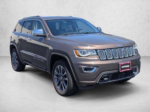 Used 2017 Jeep Grand Cherokee Overland w/ Jeep Active Safety Group AWD/4WD image 3