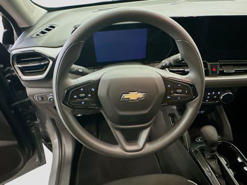 Used 2025 Chevrolet TrailBlazer LT AWD/4WD image 18