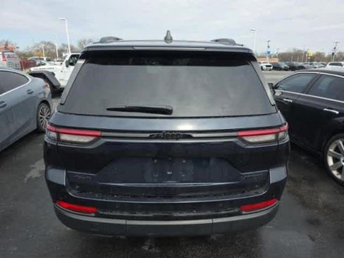 Used 2023 Jeep Grand Cherokee Limited w/ Black Appearance Package image 5
