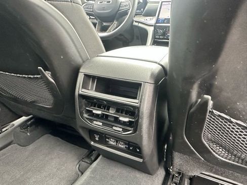 Used 2023 Jeep Grand Cherokee Limited w/ Black Appearance Package image 33