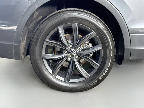 Used 2024 Volkswagen Tiguan SE FWD image 33