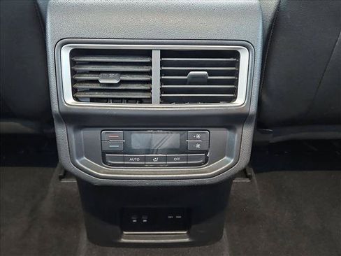 Used 2025 Volkswagen Atlas SE FWD image 16