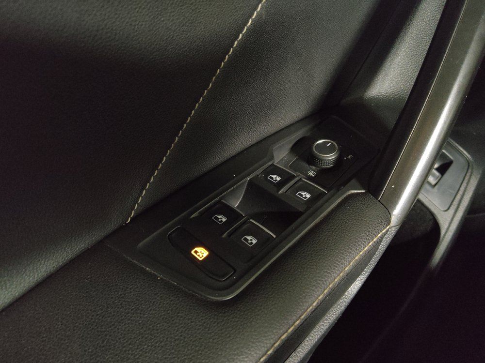 Used 2022 Volkswagen Tiguan SE AWD/4WD image 27