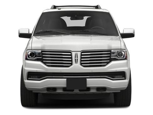 Used 2016 Lincoln Navigator Select RWD image 4