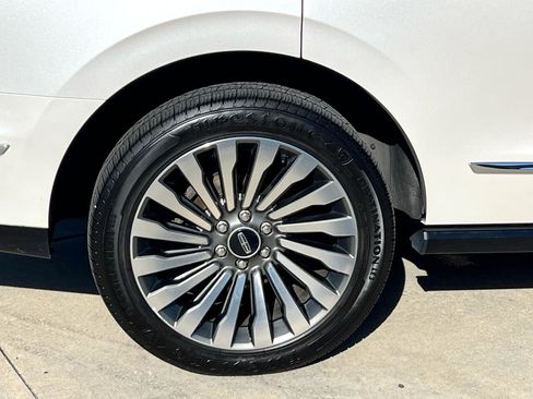 Used 2018 Lincoln Navigator Reserve w/ Technology Package image 15