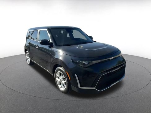 Used 2025 Kia Soul LX w/ LX Technology Package image 3