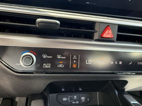 New 2025 Kia Sorento S w/ Panoramic Sunroof Package image 9