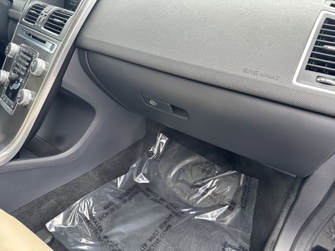 Used 2016 Volvo XC60 T6 w/ Proximity Package image 18