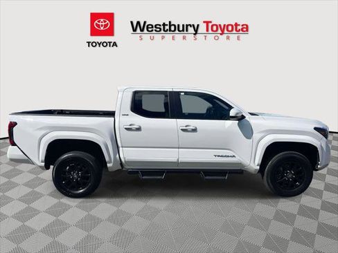 Certified 2025 Toyota Tacoma SR5 w/ SR5 Upgrade Package AWD/4WD image 6
