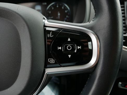 Used 2017 Volvo XC90 T6 Momentum w/ Vision Package AWD/4WD image 26