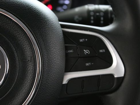 Used 2020 Jeep Renegade Latitude AWD/4WD image 15