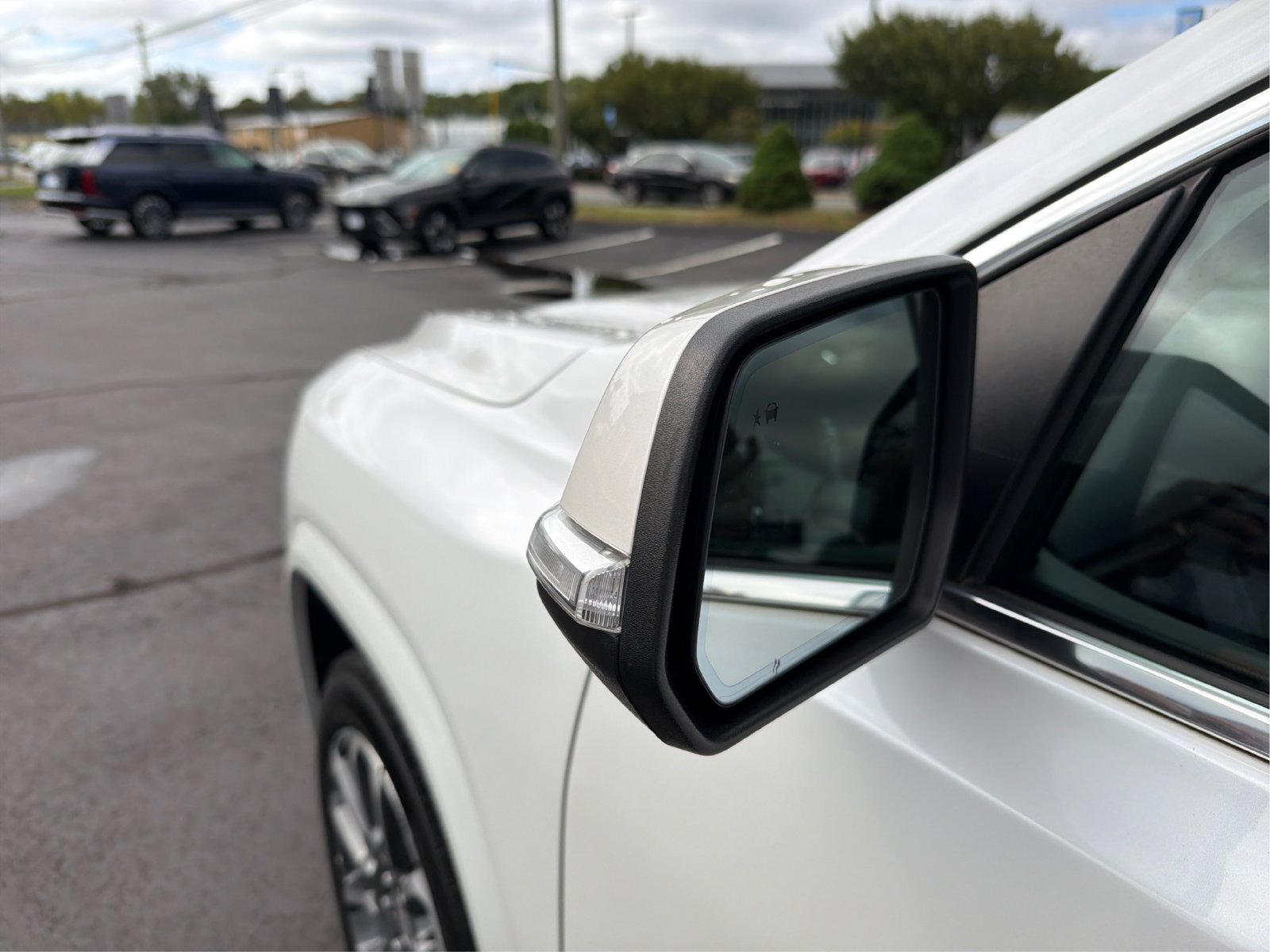 Used 2022 GMC Acadia Denali AWD/4WD image 26