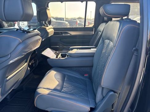 Used 2023 Jeep Grand Wagoneer Series III AWD/4WD image 10